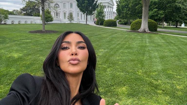 Regresa Kim Kardashian a la Casa Blanca para discutir una reforma