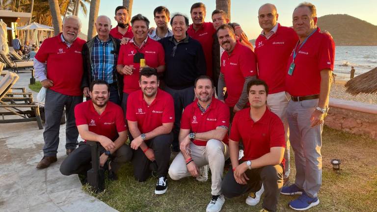 Los presidentes de los clubes de la Liga Mexicana del Pacífico y Omar Canizales se reúnen en Mazatlán.