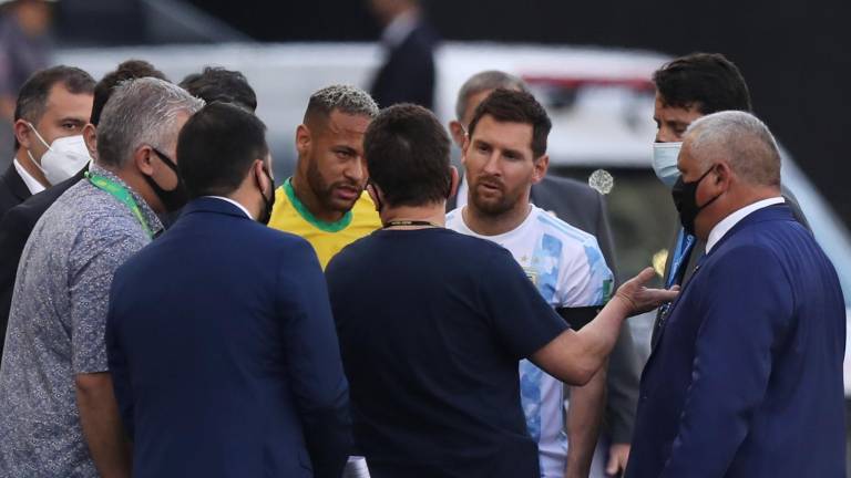 Neymar y Messi intentaron hablar con las autoridades, pero fue en vano.