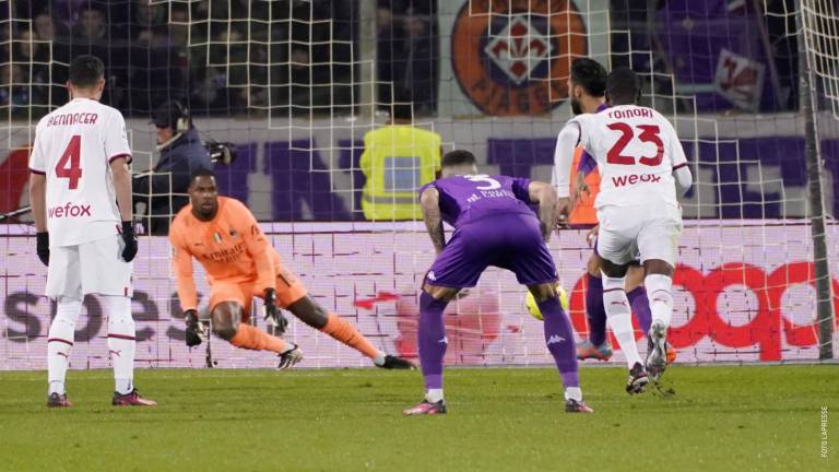 Milan cae con la Fiorentina y se mantiene en el cuarto puesto de la Serie A