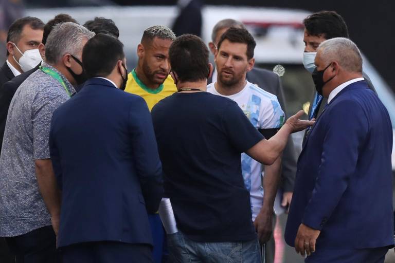 El Brasil-Argentina se suspende por ingreso de autoridades sanitarias a la cancha