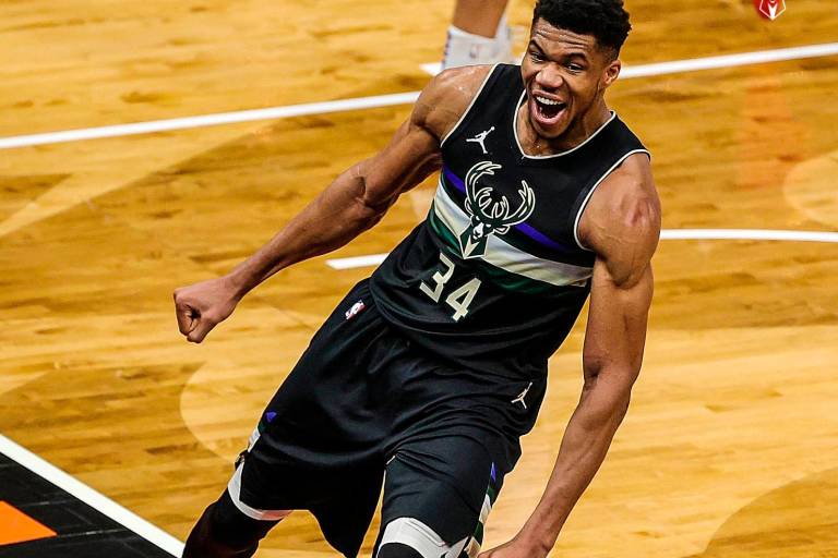 Guiados por Antetokounmpo, los Bucks ganan