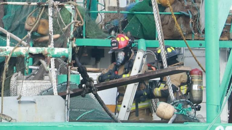 La explosión movilizó a los cuerpos de emergencia a los muelles del Parque Bonfil.