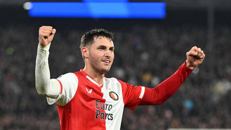 Santiago Giménez fue la figura del Feyenoord ante la Lazio.