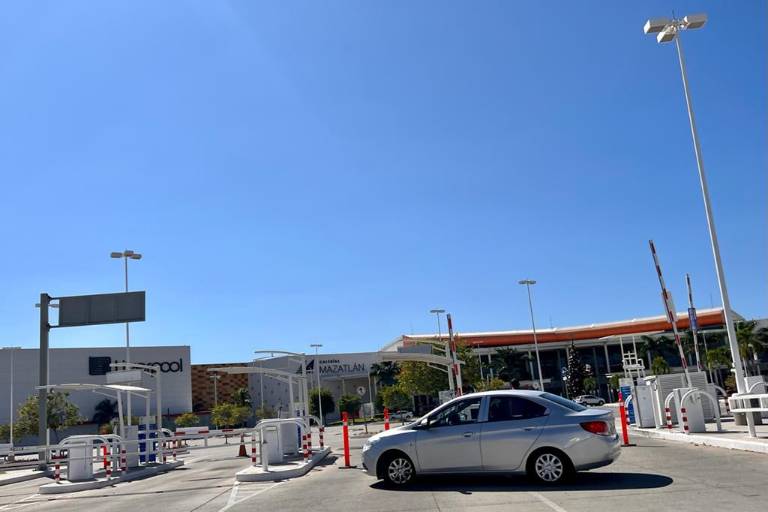 Cumple Plaza Galerías en Mazatlán seis días cerrada al público debido al incendio del pasado viernes