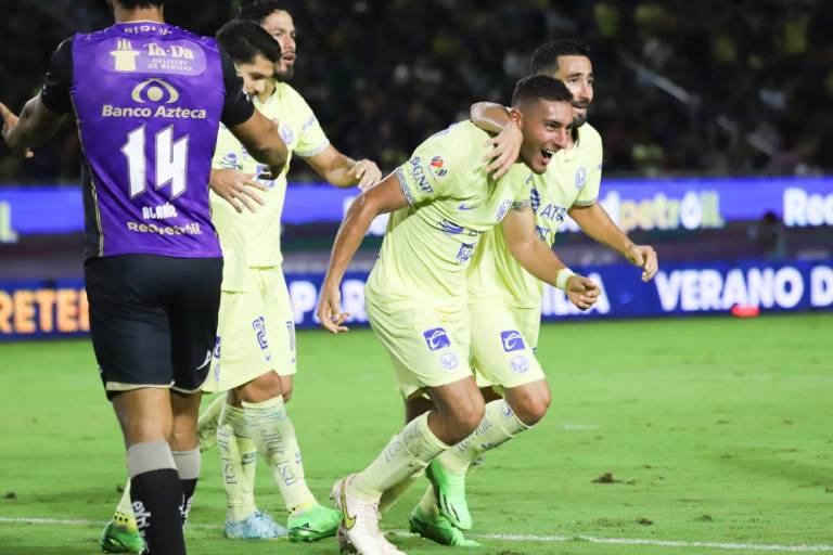 América sigue imparable y golea al Mazatlán para volar al liderato