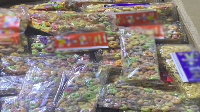 Autoridades federales decomisaron marihuana, dulces y extractos de cannabis en Culiacán.