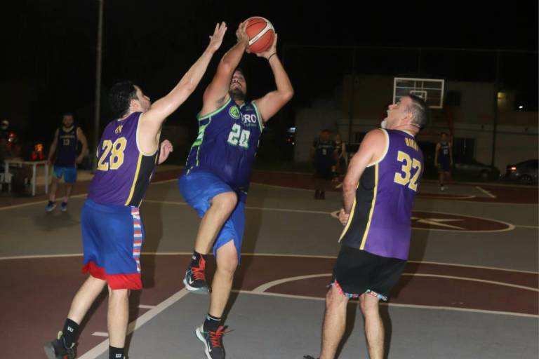 Náutica y Desarmados ganan por la mínima en el Torneo Veteranos de Baloncesto
