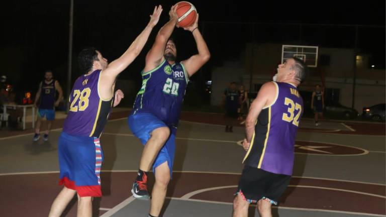 Las acciones del Torneo Veteranos de baloncesto se encuentra en sus rondas finales.