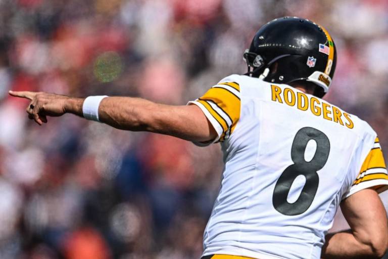 Aaron Rodgers lanza par de touchdowns, Steelers fuerzan 5 pérdidas y vencen a Pats