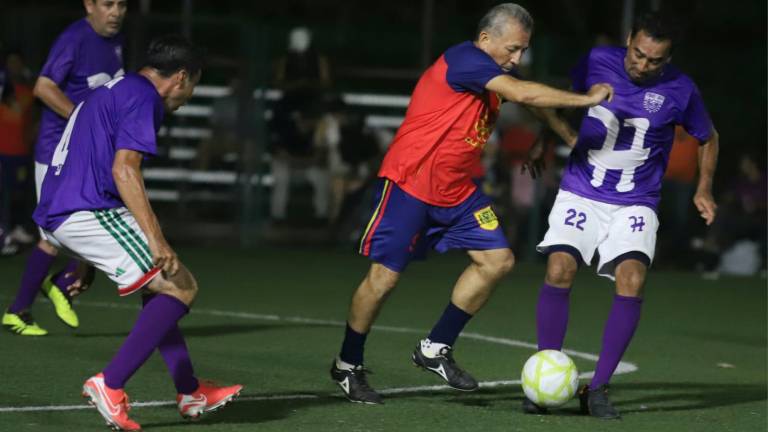 Buenos encuentros se observaron dentro de la Jornada 2 del Torneo de Futbol del Recuerdo.