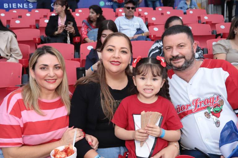 Disfrutan mazatlecos de la música en el Juego de las Estrellas