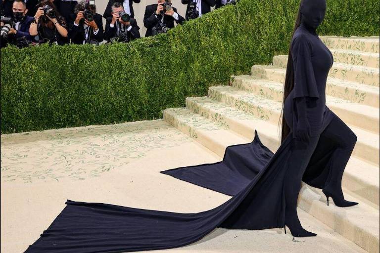 Extravagancia y glamour lucen los famosos que asisten al desfile del MET Gala 2021