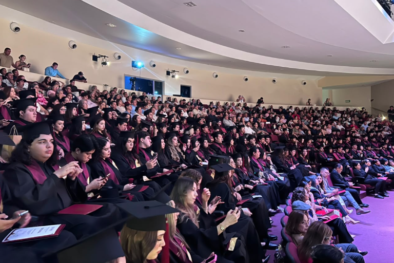Egresan linces de la generación 2022-2026 de la UAdeO
