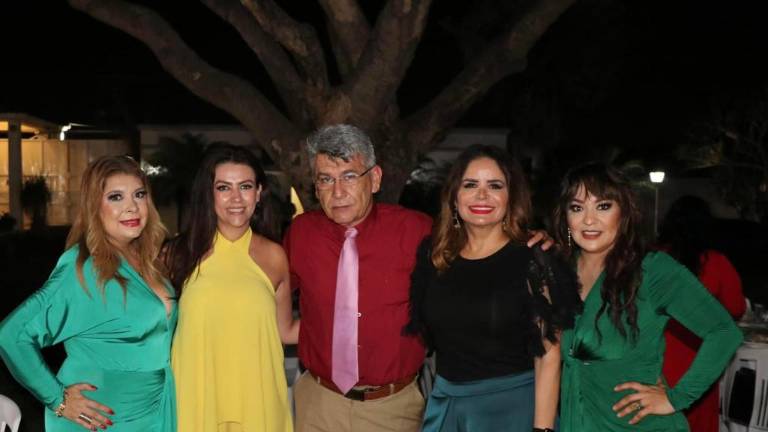 Gabriela Peña Chico, presidenta del DIF Municipal, estuvo presente en el festejó que realizó el Hospital General de Mazatlán a su enfermeras y enfermeros en su día.