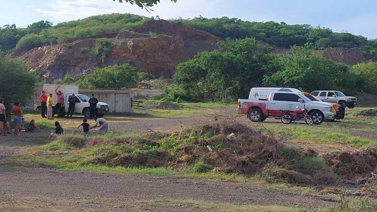 Desde las 16:20 horas, se busca a José Alberto “N”, quien se lanzó a la laguna a nadar y se hundió antes de recibir ayuda.
