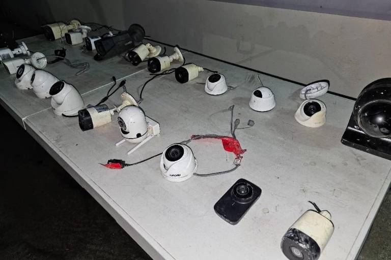 Retiran militares otras 26 cámaras irregulares de las calles de Culiacán