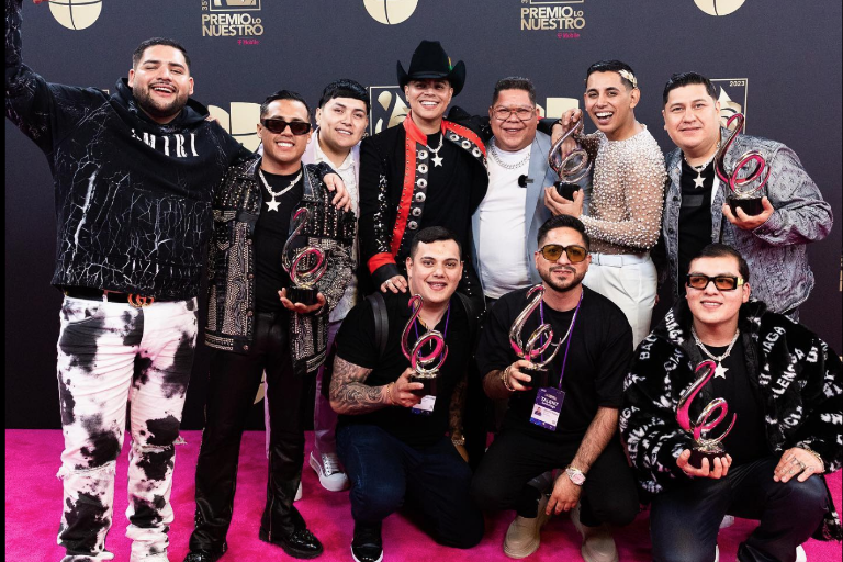 Es Grupo Firme el máximo ganador en ‘Premios Lo Nuestro 2023’, se lleva seis galardones