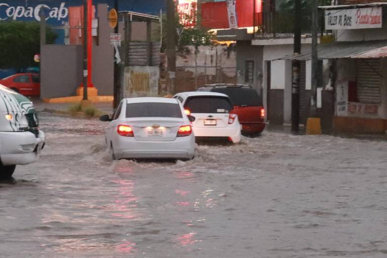 Azota tormenta en Mazatlán durante la madrugada