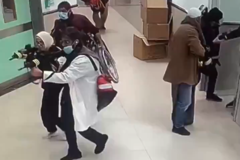 Vestidos de médicos, militares de Israel irrumpen en hospital de Cisjordania