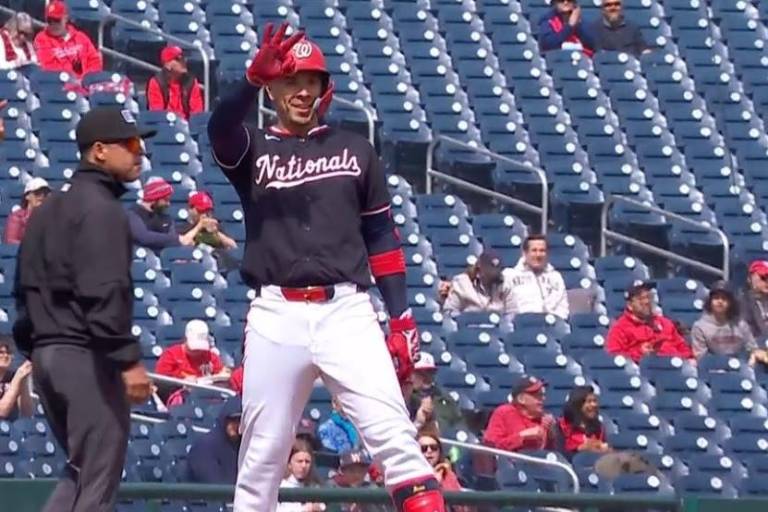 Joey Meneses acaricia la historia en el último juego de pretemporada