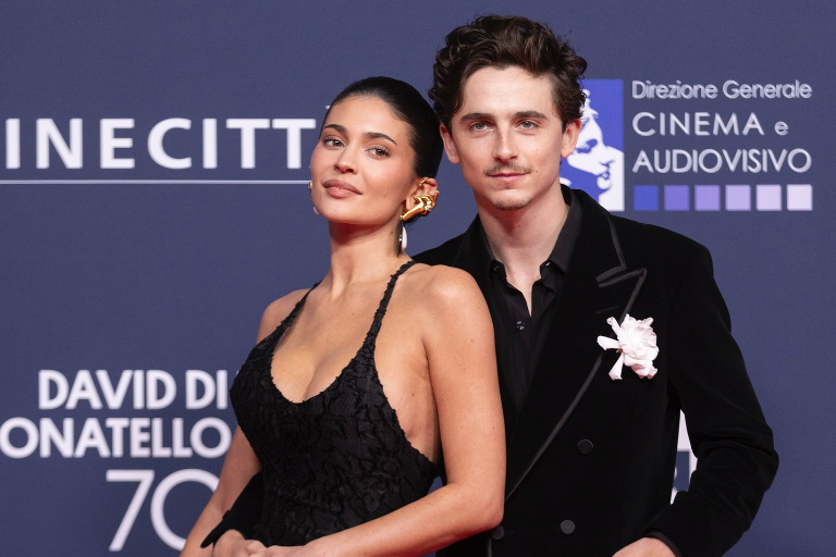 Oficializan Kylie Jenner y Timothée Chalamet su relación en Europa