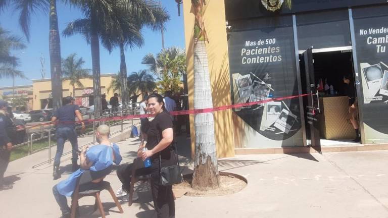 Emergencia en un centro comercial tras intoxicación de cuatro personas por monóxido.