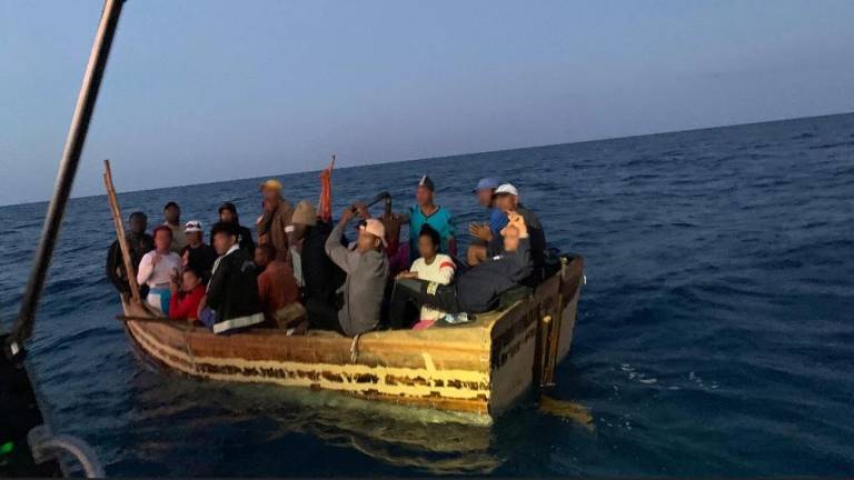 Repatria EU a 11 balseros cubanos; suman 6,761 deportaciones desde octubre