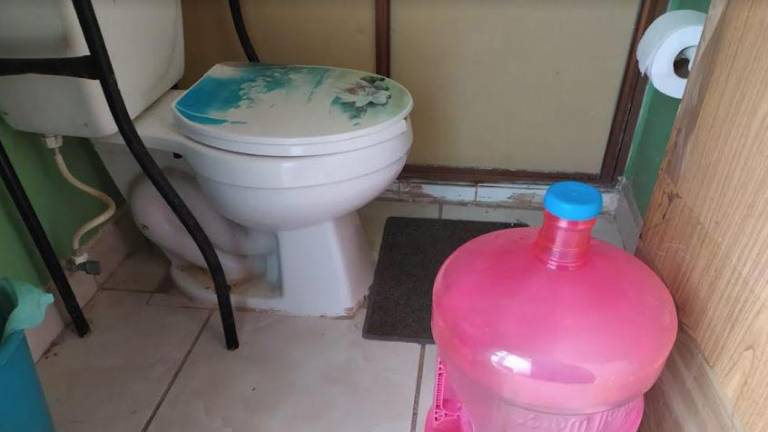 Les sale ‘caro’ el desabasto de agua a los ciudadanos en Mazatlán; compran garrafones y más garrafones