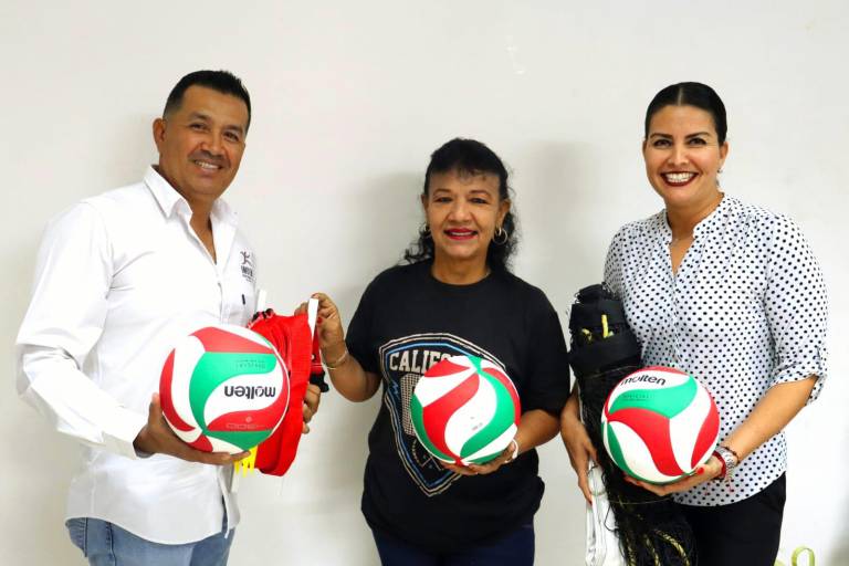 Entregan material deportivo a Escuela de Cachibol Playero