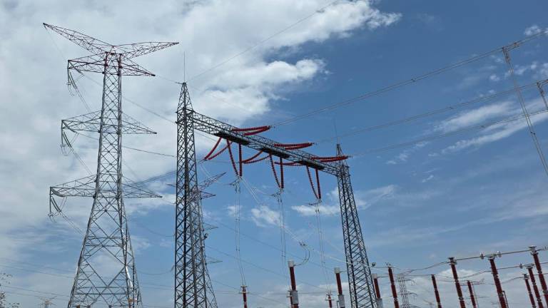 La nueva línea de transmisión enlaza Los Mochis y Culiacán para reforzar el suministro eléctrico regional.