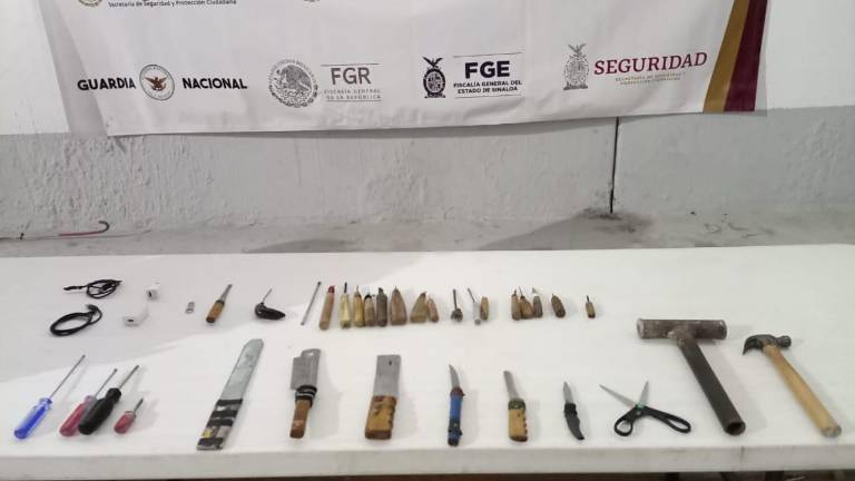Durante una inspección al interior del Centro Penitenciario de Goros II, autoridades estatales decomisaron armas hechizas y objetos electrónicos.