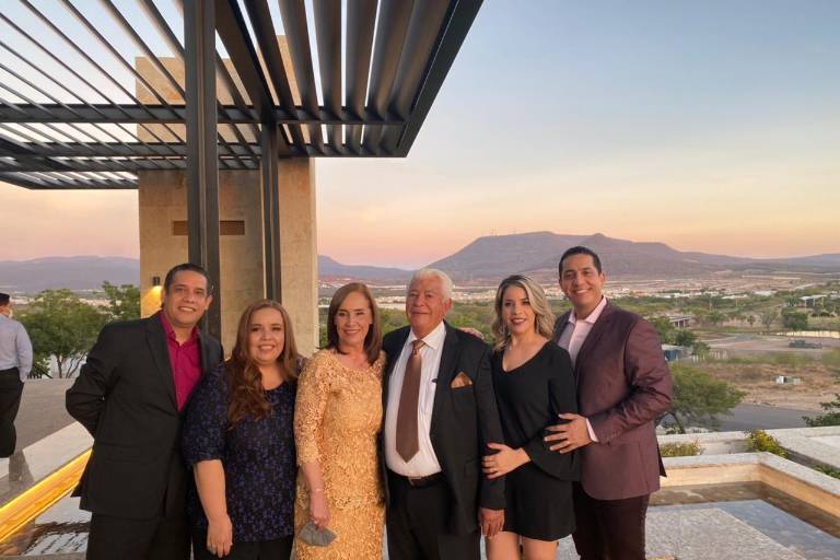 Celebran sus Bodas de Oro