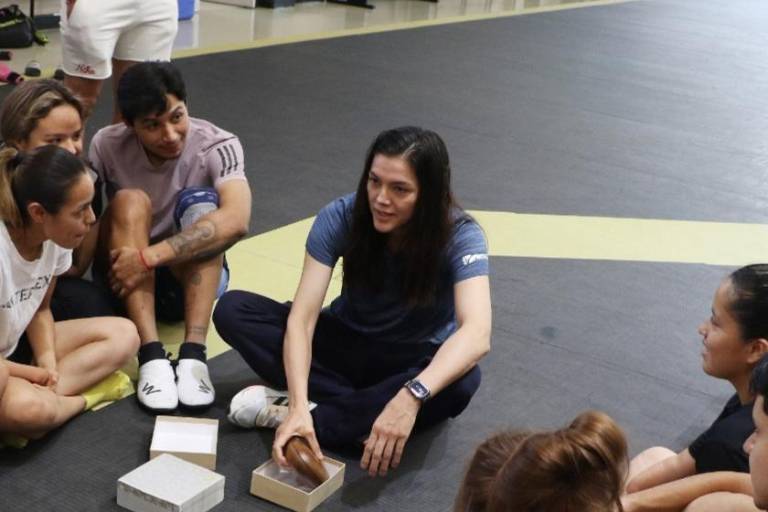 María Espinoza trabaja ejercicios de visualización con selección nacional de parataekwondo rumbo a París 2024