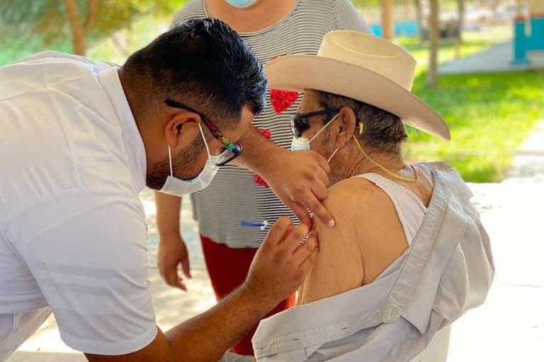 Activan cuatro centros de vacunación en Guasave