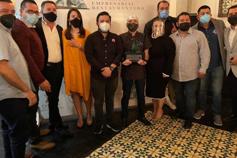 Reconocen al Clan Taniyama con el Premio al Mérito Empresarial Restaurantero