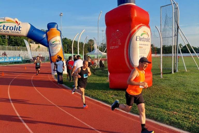 Rompen récord de asistencia en la Carrera de Anestesiólogos