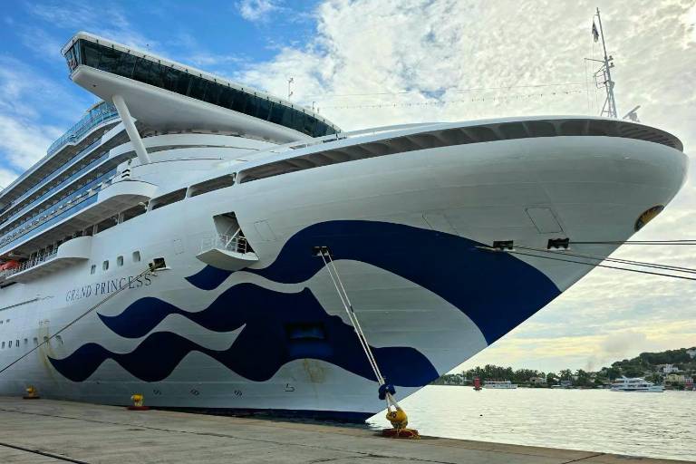 El crucero Grand Princess arribó este jueves en Mazatlán y permanecerá en el puerto por 24 horas.