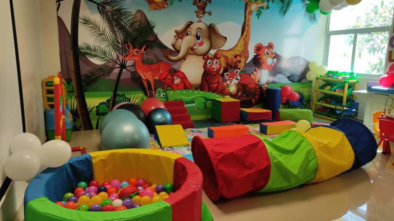 Autoridades señalan que la sala está diseñada para atender a cinco a seis menores al día con herramientas para fortalecer esas áreas del desarrollo donde tienen deficiencias.