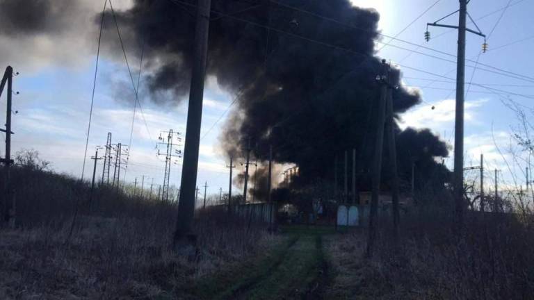 Este lunes por la mañana, cinco estaciones ferroviarias ucranianas fueron atacadas por fuerzas rusas en el centro y oeste de Ucrania.