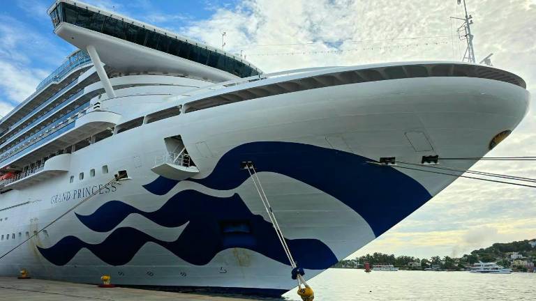 El crucero Grand Princess arribó este jueves en Mazatlán y permanecerá en el puerto por 24 horas.