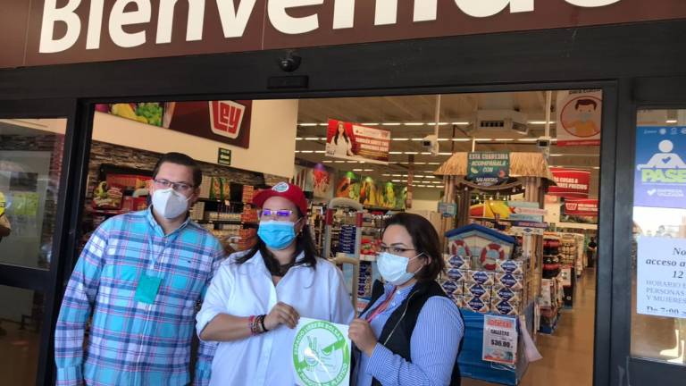 La Sedesu entrega el reconocimiento.