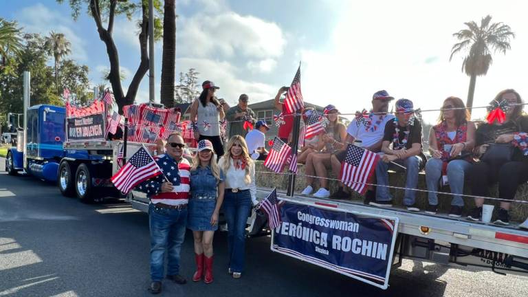 La legisladora sinaloense Verónica Avilés Rochín fue invitada el desfile anual de Ontario