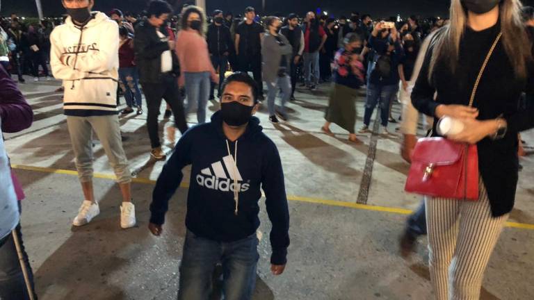 Como otros feligreses, también sube los 144 escalones del santuario de rodillas, como acto de fe y pago de una manda.