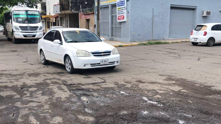Con las recientes lluvias, decenas de baches han surgido o resurgido en las vialidades de Culiacán.