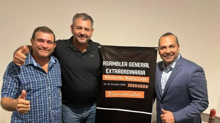 El entrenador César Humberto Ochoa Delgado recibió la invitación oficial para sumarse al staff técnico de la preselección mexicana U15 varonil, con miras al Torneo FIBA Centrobasket 2026.
