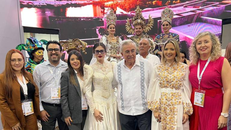 El Alcalde Juan de Dios Gámez Mendívil junto al gobernador de Sinaloa en el Pabellón Sinaloa.