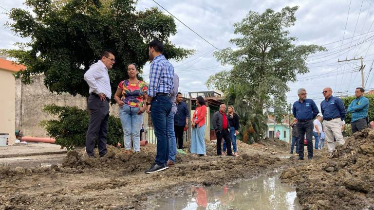 Supervisión de las obras de drenaje en el fraccionamiento Hogar del Pescador.