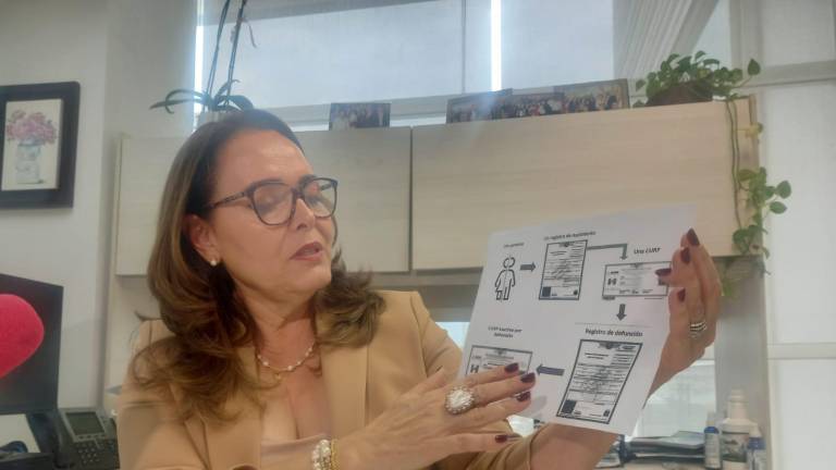 La directora de la oficina estatal dijo que no se le negó el servicio a Ximena con X al buscar cambiar sus documentos de identificación de sexo masculino a femenino.