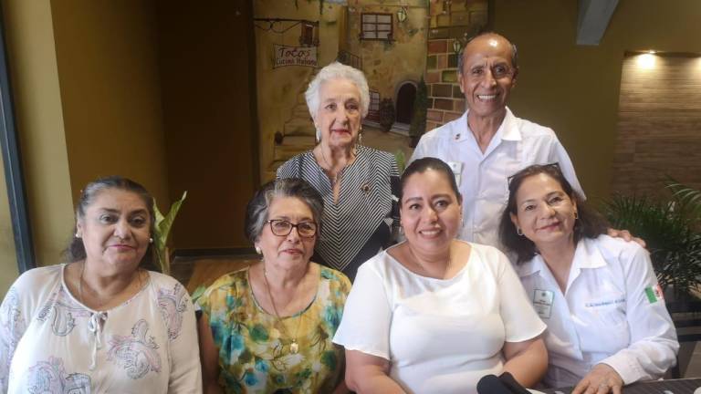 Marina Guerra Pinal, Francisco Estrada, Amalia Soto López, Rosa María Wulin, Edith Andrade Olivas y María Teresa Munguía.